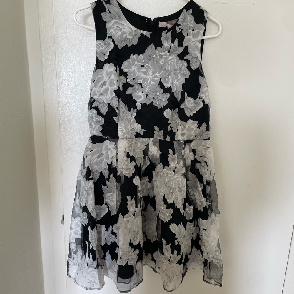 Beautiful flower dress. Warn only once. Great for all occasions!